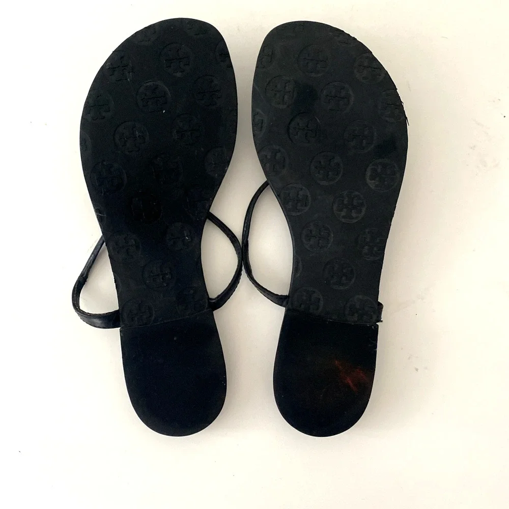 TORY BURCH T Strap Sandal Black Leather Gold Logo Slip On Thong Toe 7.5